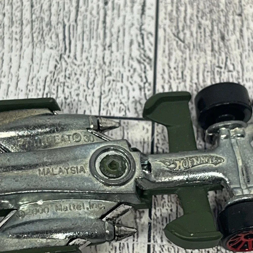 Hot Wheels Jet Threat 3.0 Olive‎ Green 2008 Jet Rides Red Wheels Loose